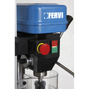 FERVI 0012 - particolare del pulsante Trapano da banco con trasmissione a cinghia 650W