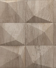 Dettaglio ravvicinato della carta da parati Europarati Friends codice 2434851, texture vinilica con venature del legno chiaro e motivo geometrico a effetto tridimensionale