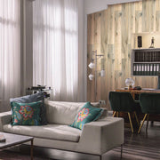Esempio di arredamento moderno con carta da parati effetto legno a doghe Europarati Collezione Friends in un ufficio con divano beige e scrivania