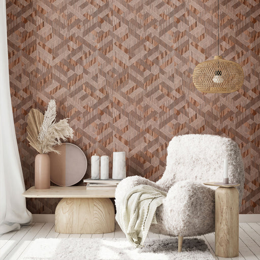 Ambientazione interna stile Boho-Chic con carta da parati geometrica Europarati Enjoy, poltrona in ecopelliccia bianca e decorazioni in legno chiaro