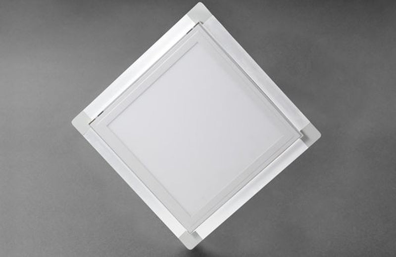 Botola di ispezione per cartongesso con plafoniera a LED e telaio in alluminio e sportello removibile, IP40 installabile filomuro e su tutti i controsoffitti