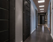 corridoio di un hotel o B&B con Pannello per Controsoffitto colore marrone Akifix Kyryos MISTA REGOLARE 1 