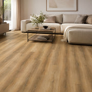 Pavimento SPC effetto legno Baufloor Mango 5 mm installato in soggiorno moderno con materassino integrato