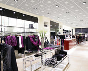 Akifix Kyryos PASSO 16 ACCESSORI QUADRATO 15x15 foto ambienta in un negozio di abbigliamento