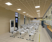 foto ambientata in un ufficio pubblico con sala d'aspetto per Pannello Controsoffitto beige Akifix Kyryos PASSO 16 ACCESSORI QUADRATO 20x20
