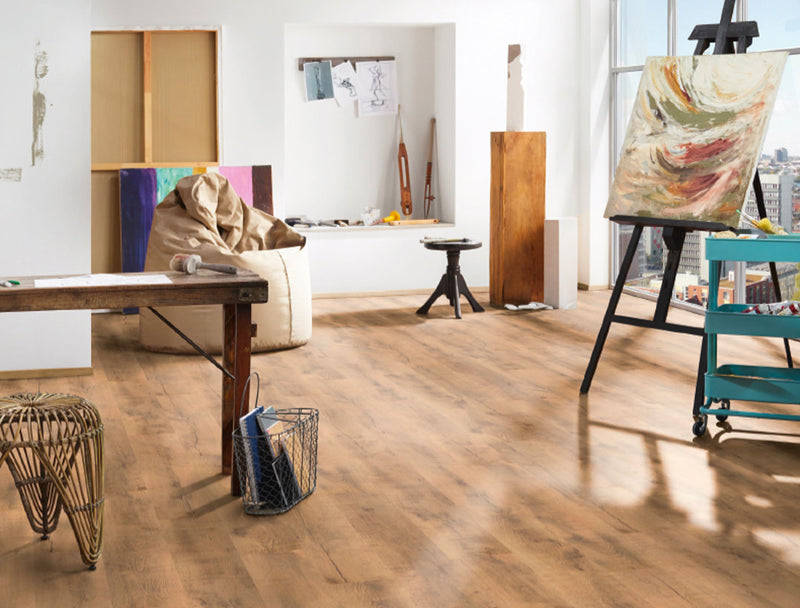 foto ambientata in una scena luminosa e moderna di un Pavimento in laminato da 8mm BAUFLOOR BORDEAUX 