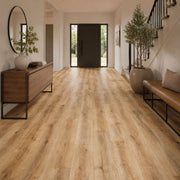 Pavimento SPC Baufloor Nuvola 6 mm effetto legno chiaro con sfumature differenti in ingresso moderno