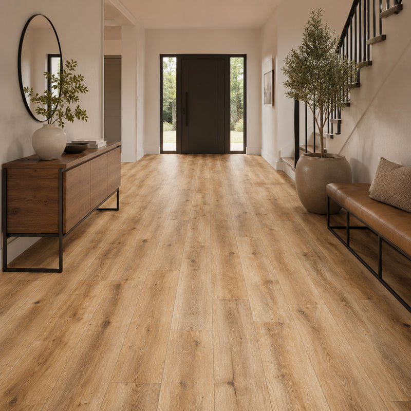 Pavimento SPC Baufloor Nuvola 6 mm effetto legno chiaro con sfumature differenti in ingresso moderno