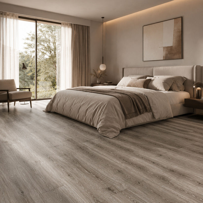 Pavimento SPC Baufloor Sabbia 5 mm effetto legno grigio in camera da letto moderna