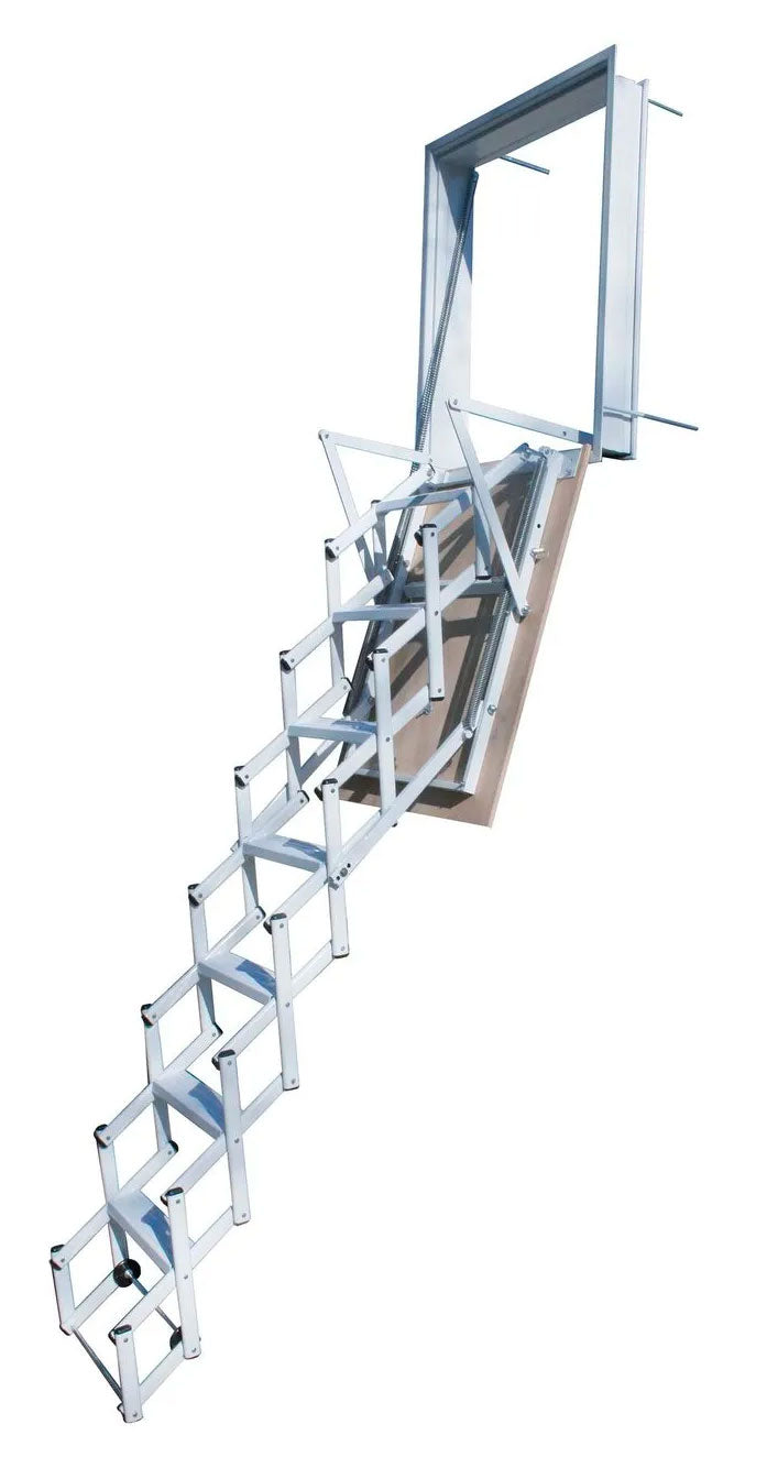 Scala retrattile a parete Stalux in alluminio completamente estesa, vista diagonale che mostra la struttura a pantografo e il telaio da incasso a muro