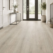 Pavimento SPC Baufloor Narciso 5 mm effetto legno chiaro in ingresso moderno