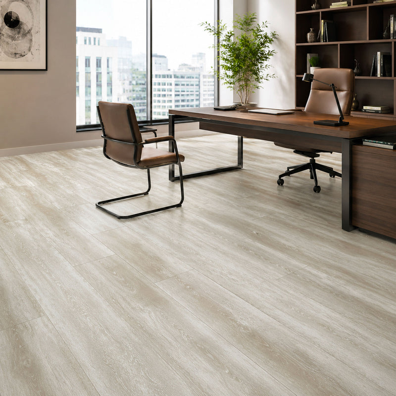 Pavimento SPC Baufloor Primula 5 mm effetto legno chiaro in ufficio moderno