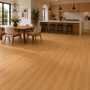 Pavimento SPC Baufloor Smeraldo 7 mm ambientato in cucina e sala da pranzo moderne