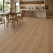 Pavimento SPC Baufloor Miele 5 mm installato in cucina e sala da pranzo
