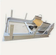 Scala retrattile elettrica Starlux Elegant Luxin chiusa nel cassonetto con motore a vista, ideale per soffitte e mansarde