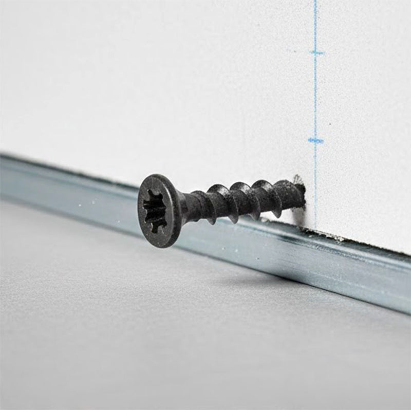 Vite punta chiodo fosfatata inserita in una lastra di cartongesso con profilo metallico a vista
